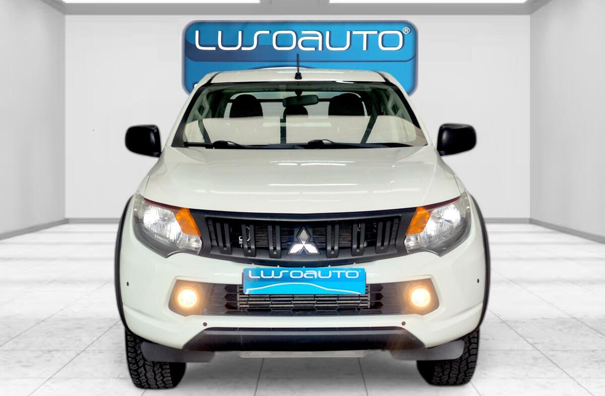 MITSUBISHI L 200 2.4 DI-D CD Invite 4WD