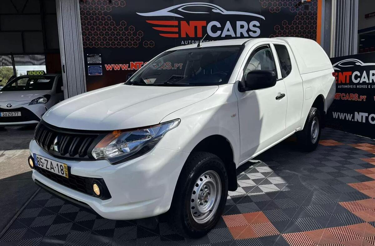 MITSUBISHI L 200 2.4 DI-D CD Invite 4WD