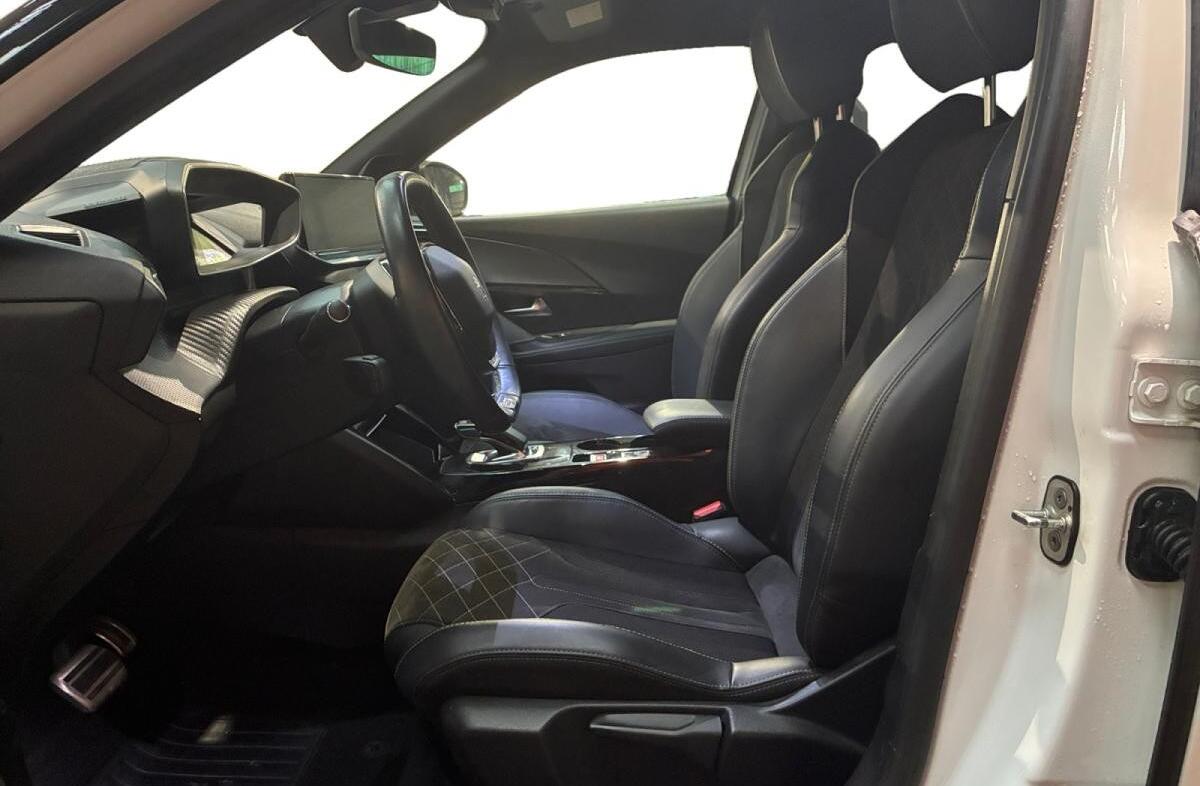 PEUGEOT 2008 e- 50 kWh GT