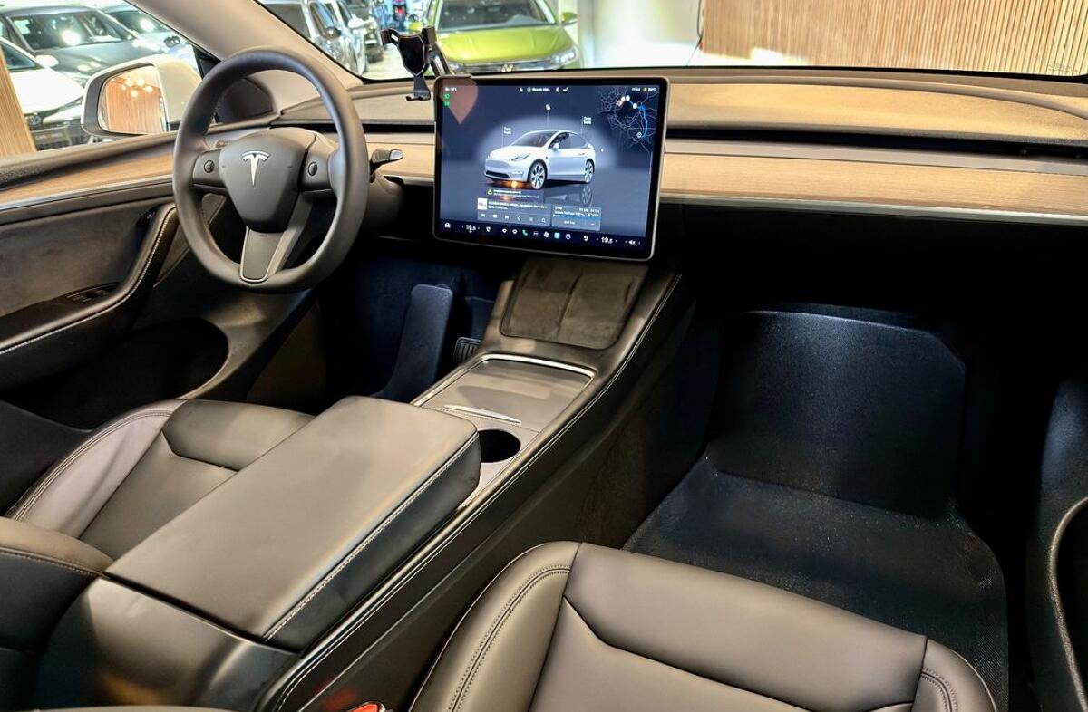 TESLA Model Y Tração Traseira