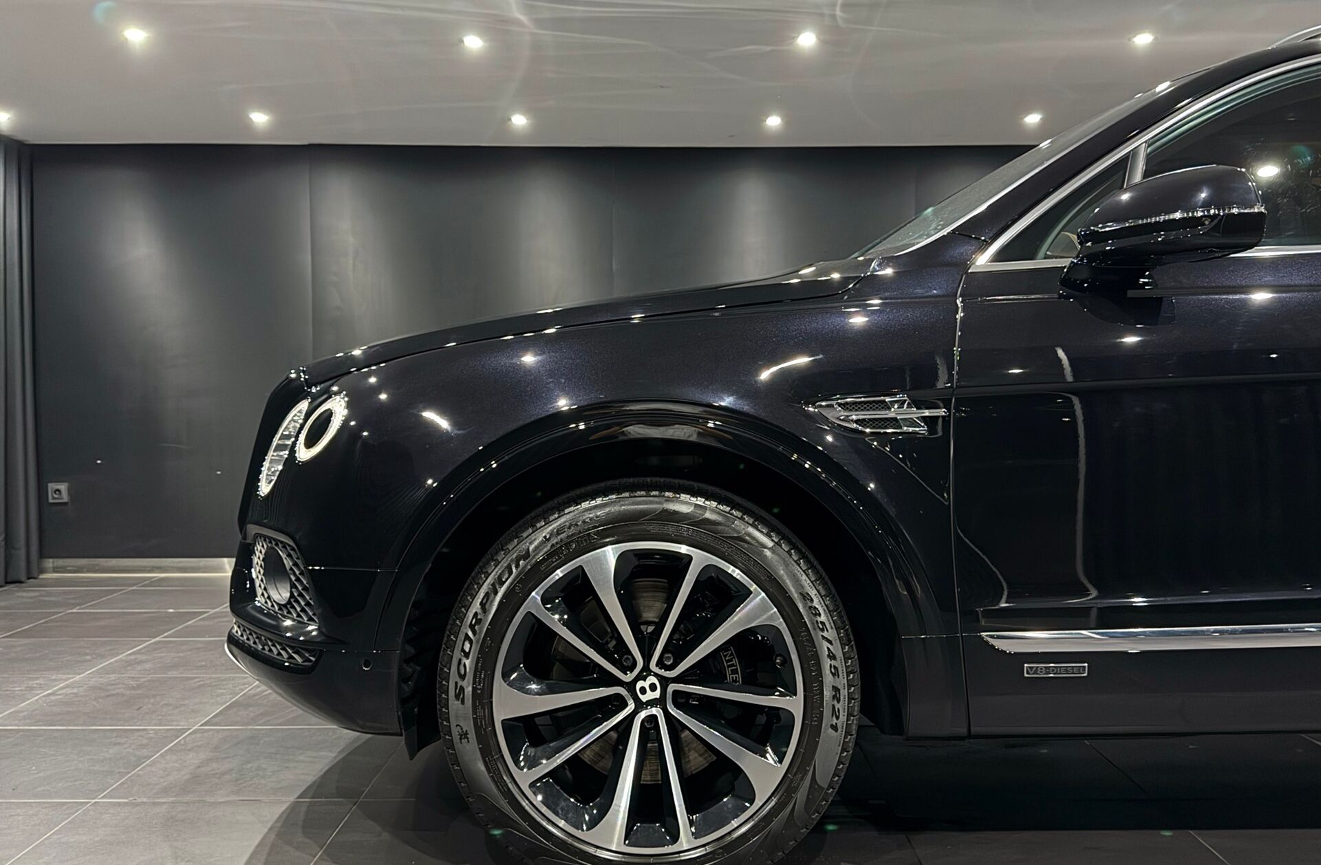 BENTLEY Bentayga V8