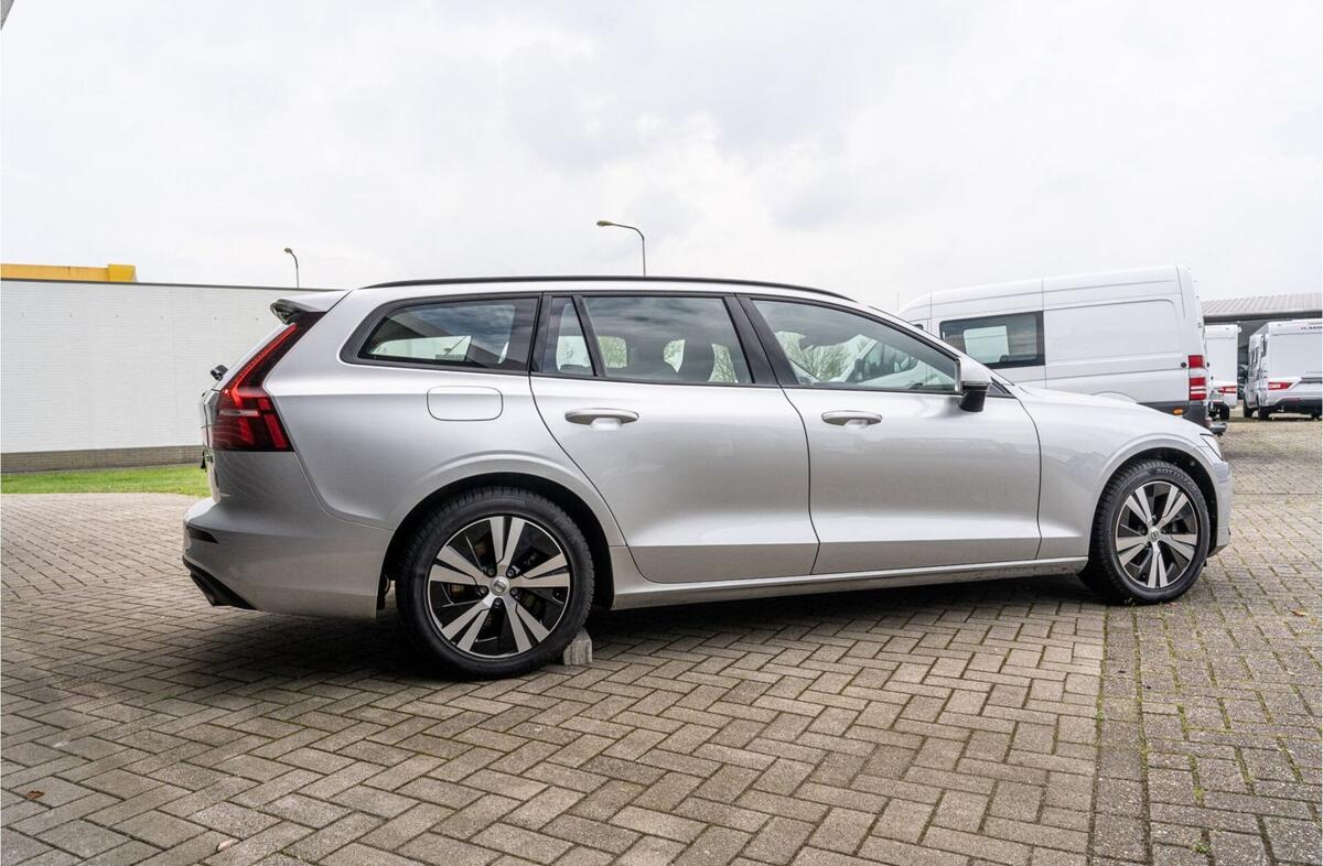VOLVO V60 2.0 T8 AWD TE Momentum