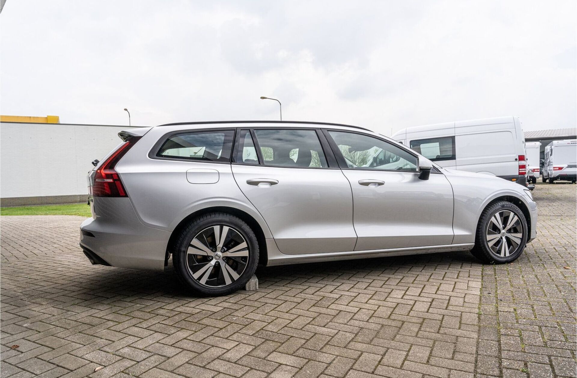 VOLVO V60 2.0 T8 AWD TE Momentum