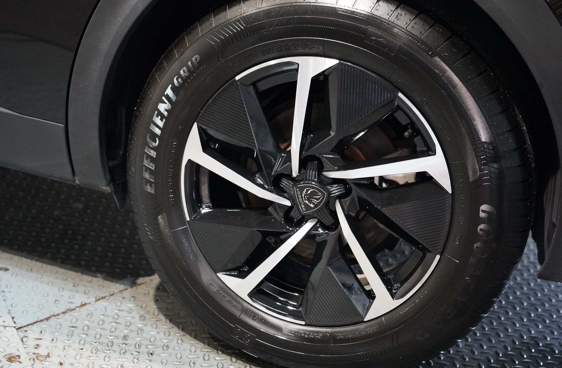 PEUGEOT 408 1.6 Hybrid Allure e-EAT8