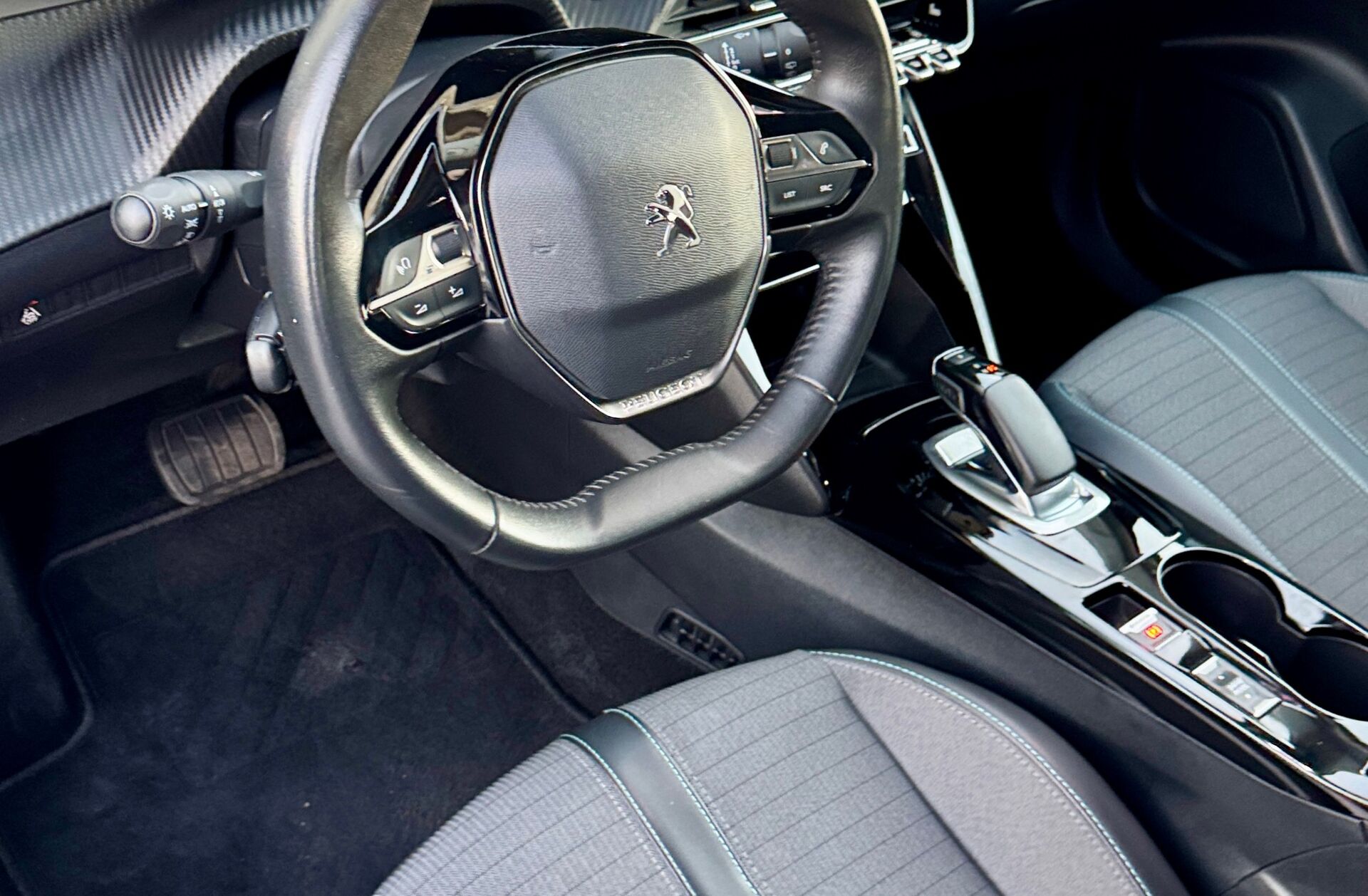 PEUGEOT 2008 e- 50 kWh GT