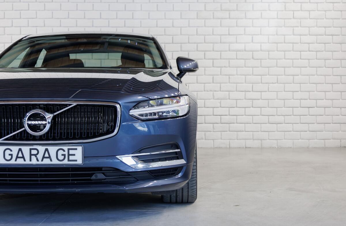 VOLVO S90 2.0 T8 Momentum AWD Geartronic