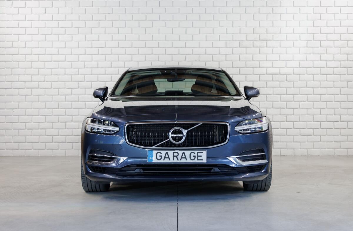 VOLVO S90 2.0 T8 Momentum AWD Geartronic