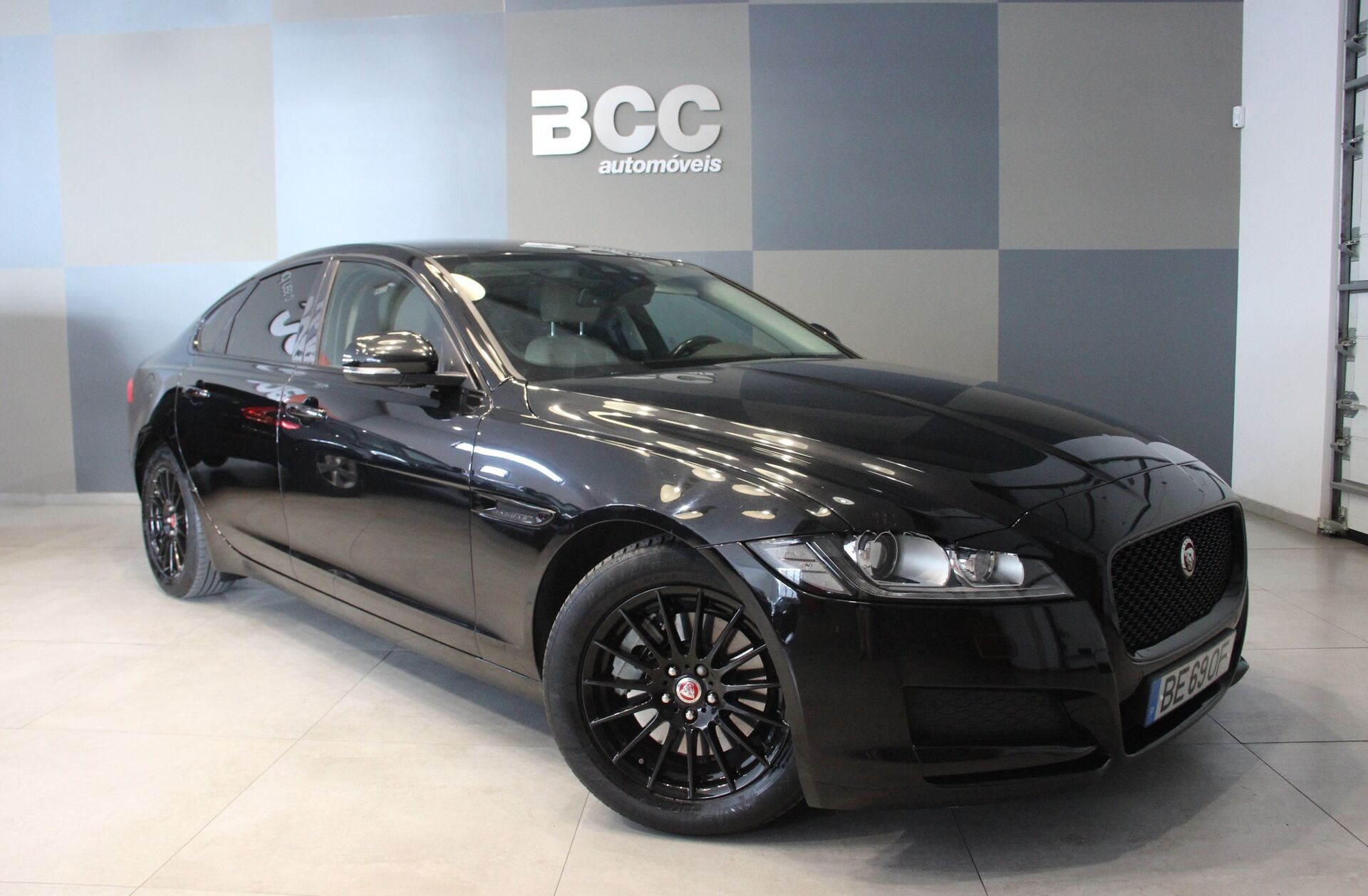 JAGUAR XF 2.0 D Prestige Aut.