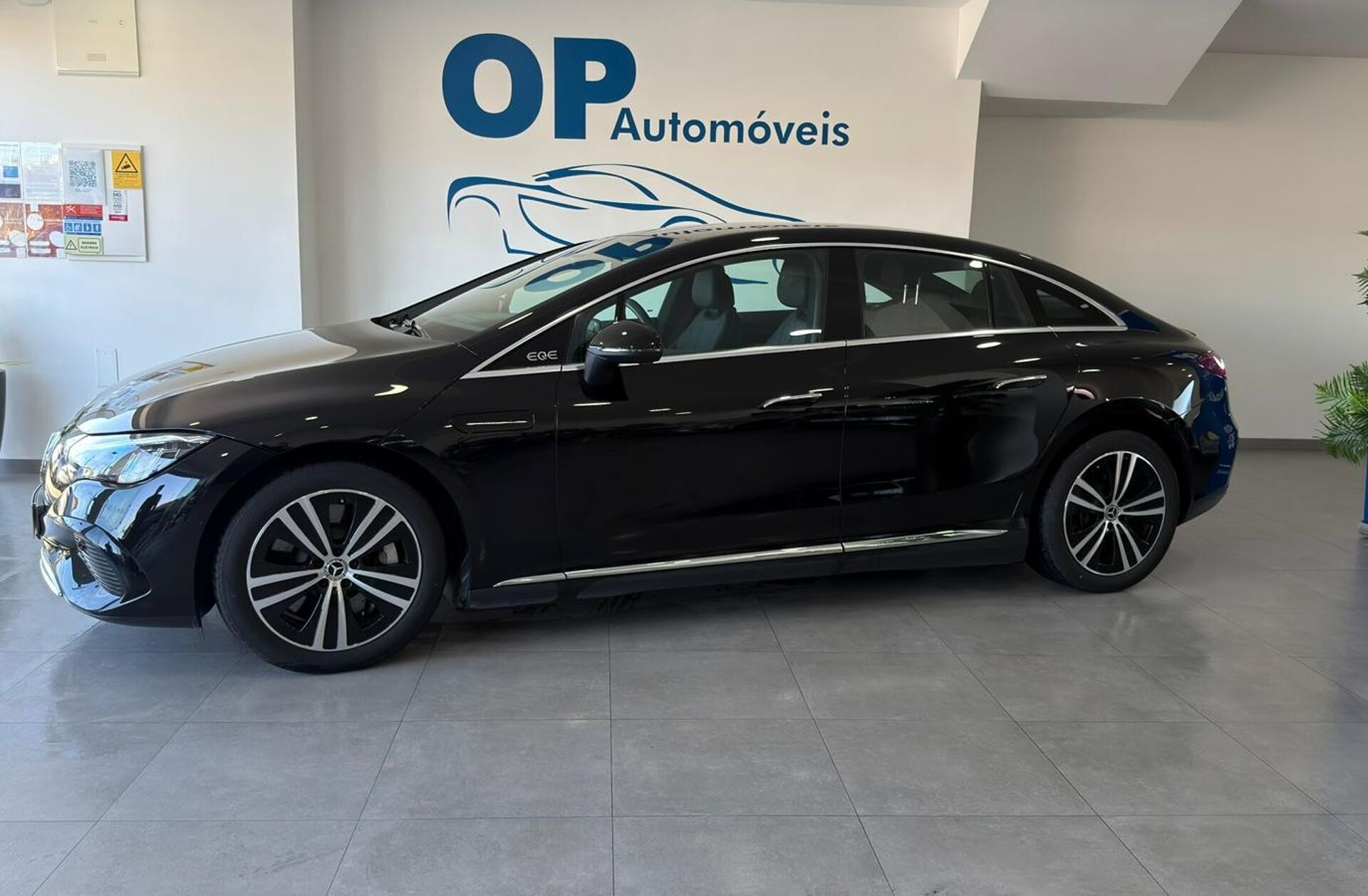 MERCEDES EQE 300 Edition