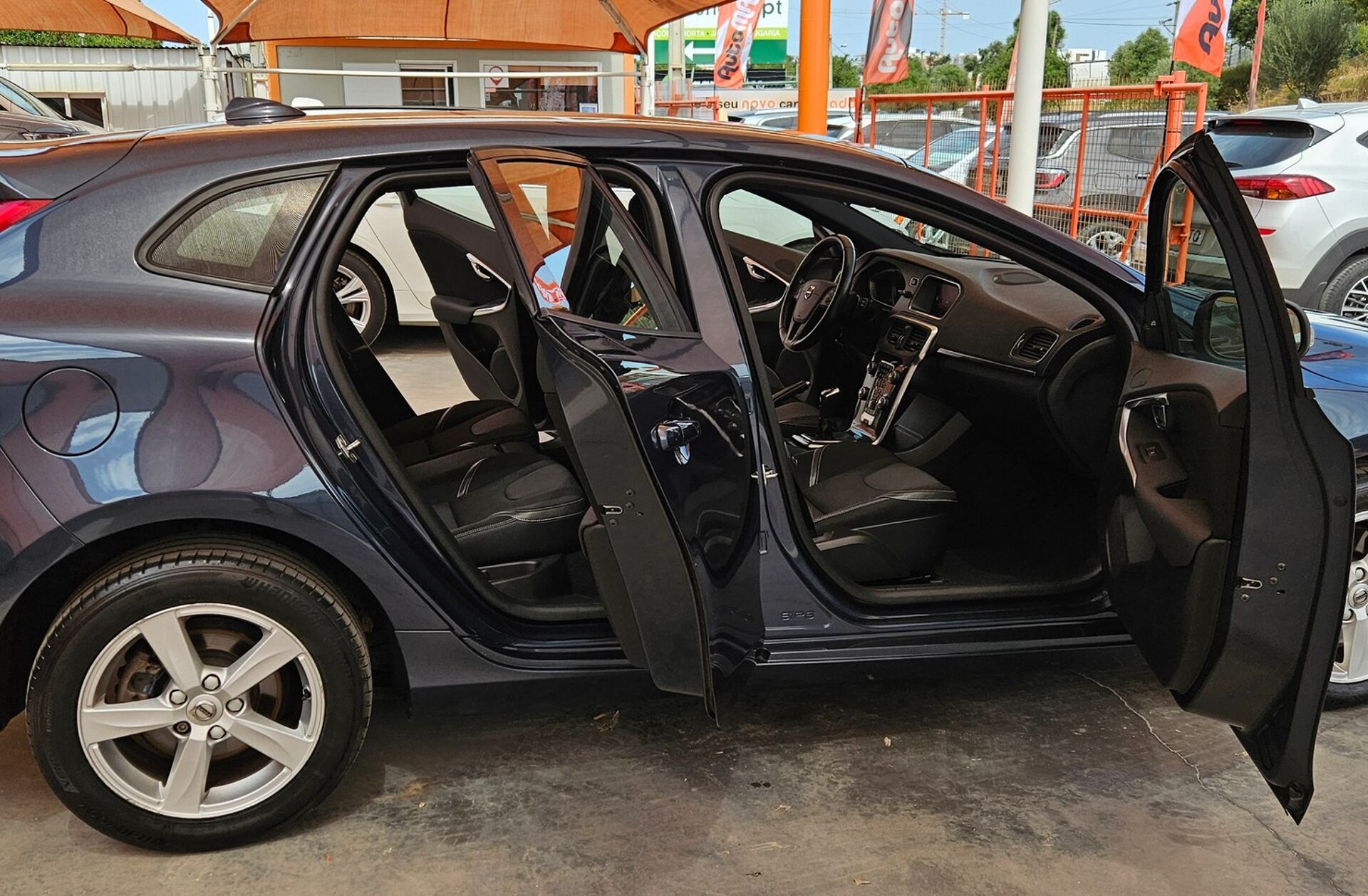 VOLVO V40 2.0 D3 Momentum