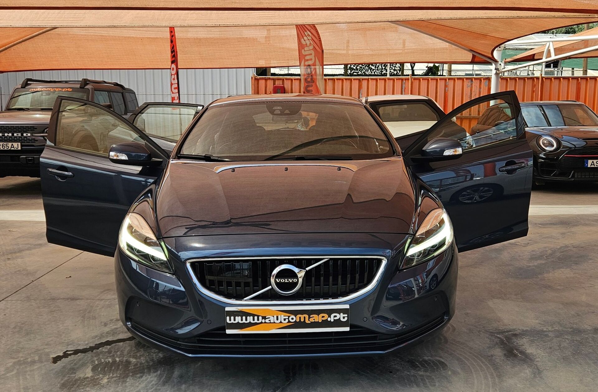 VOLVO V40 2.0 D3 Momentum