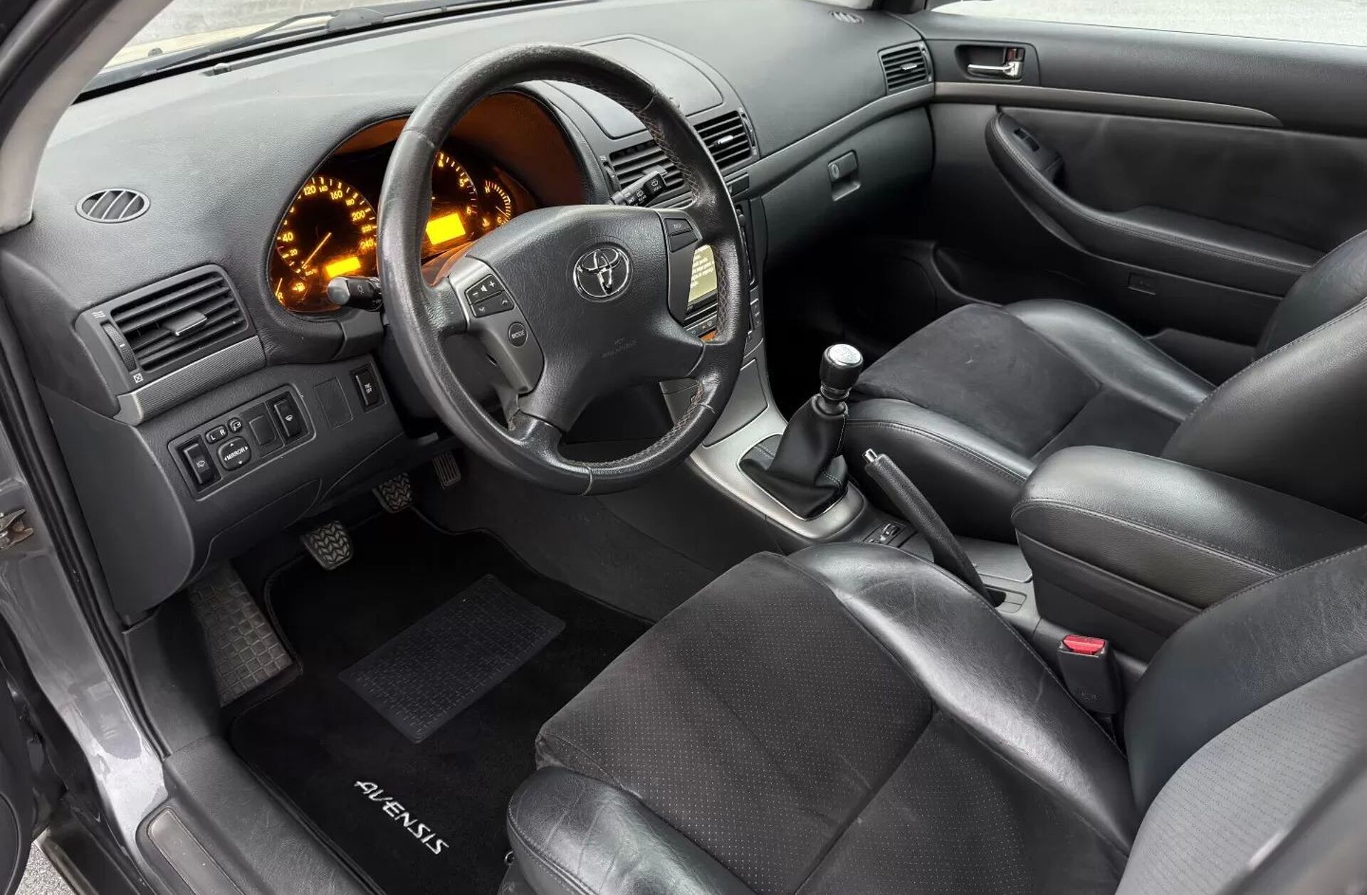 TOYOTA Avensis SW 2.2 D-CAT Sol+GPS