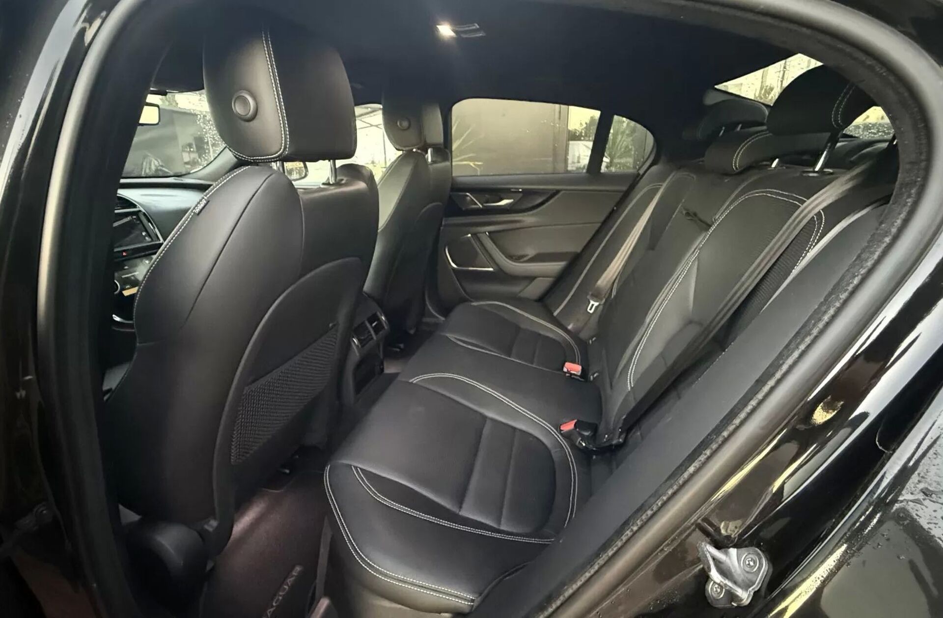 JAGUAR XE 2.0 D200 R-Dynamic S