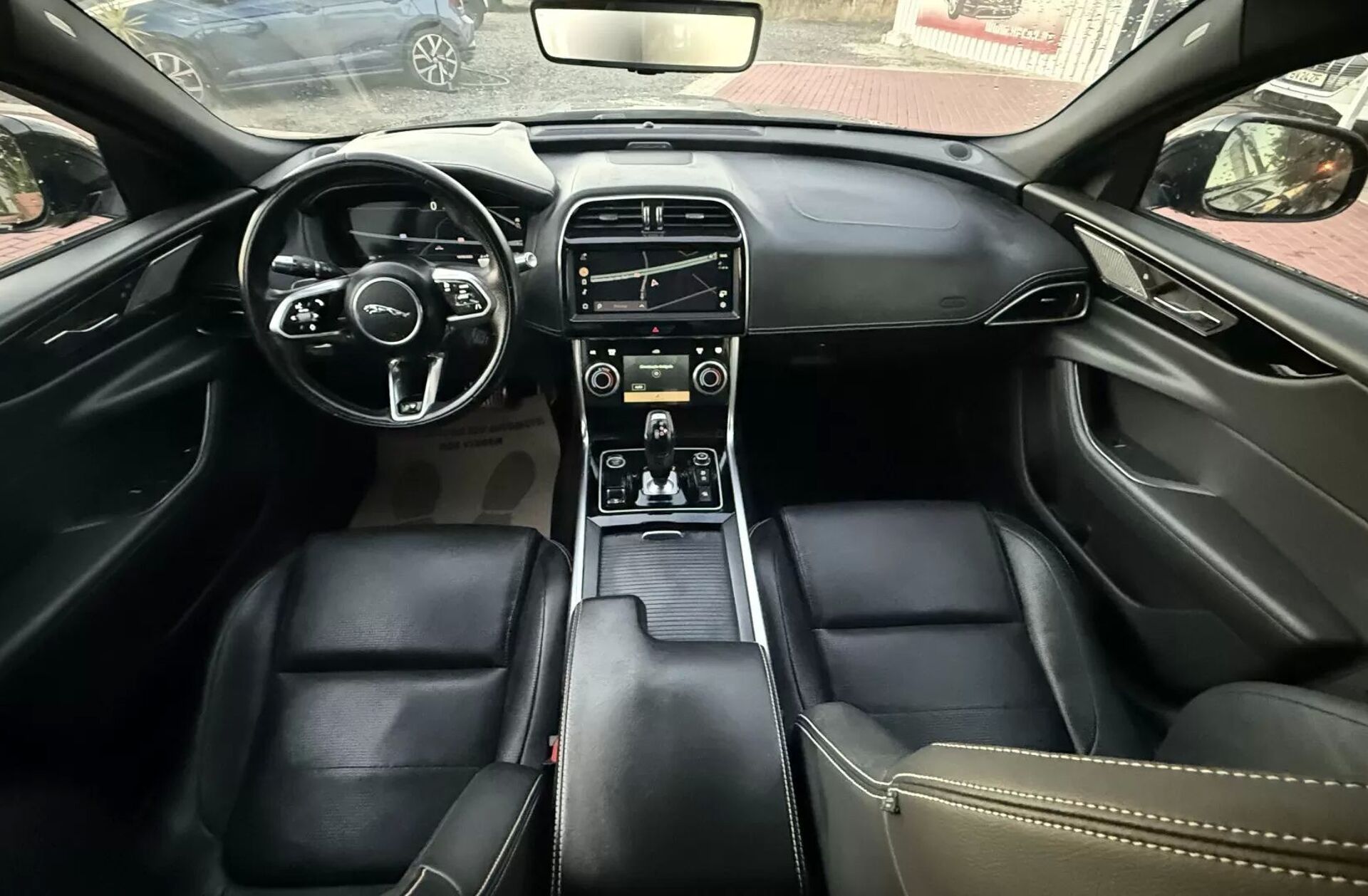 JAGUAR XE 2.0 D200 R-Dynamic S