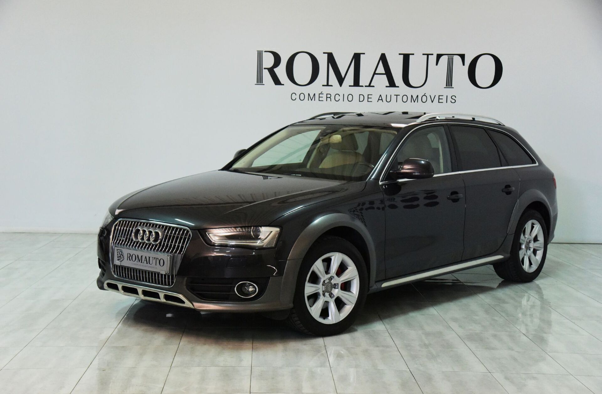 AUDI A4 3.0TDI QUATTRO S-TRONIC