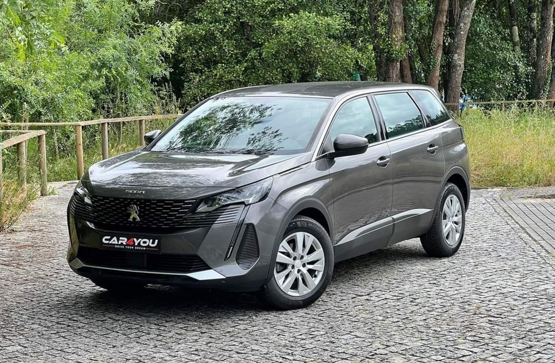 PEUGEOT 5008 1.2 PureTech Active Pack