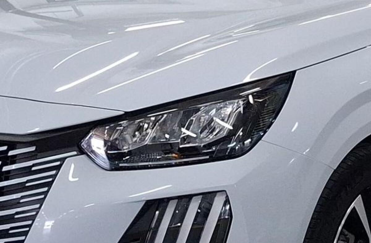 PEUGEOT 208 1.2 Hybrid Allure e-DCS6