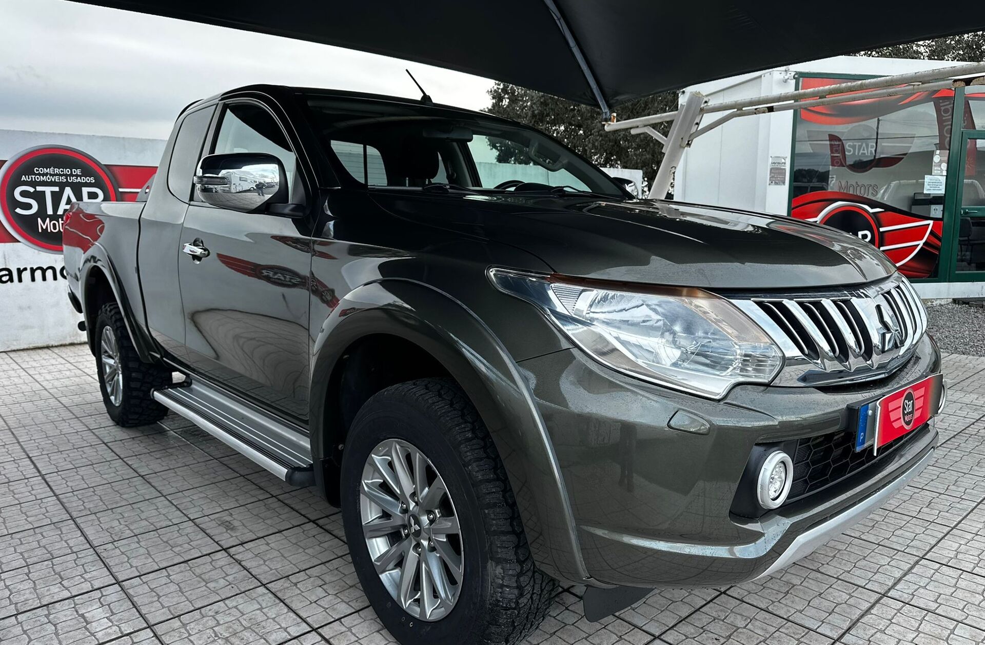 MITSUBISHI L 200 2.4 DI-D CD Invite 4WD