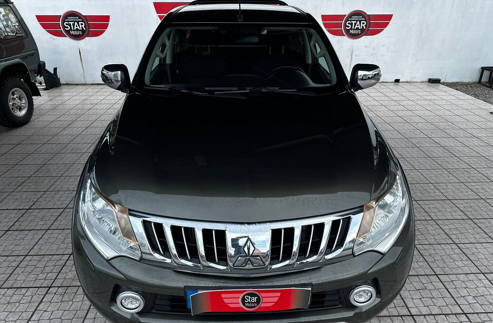 MITSUBISHI L 200 2.4 DI-D CD Invite 4WD