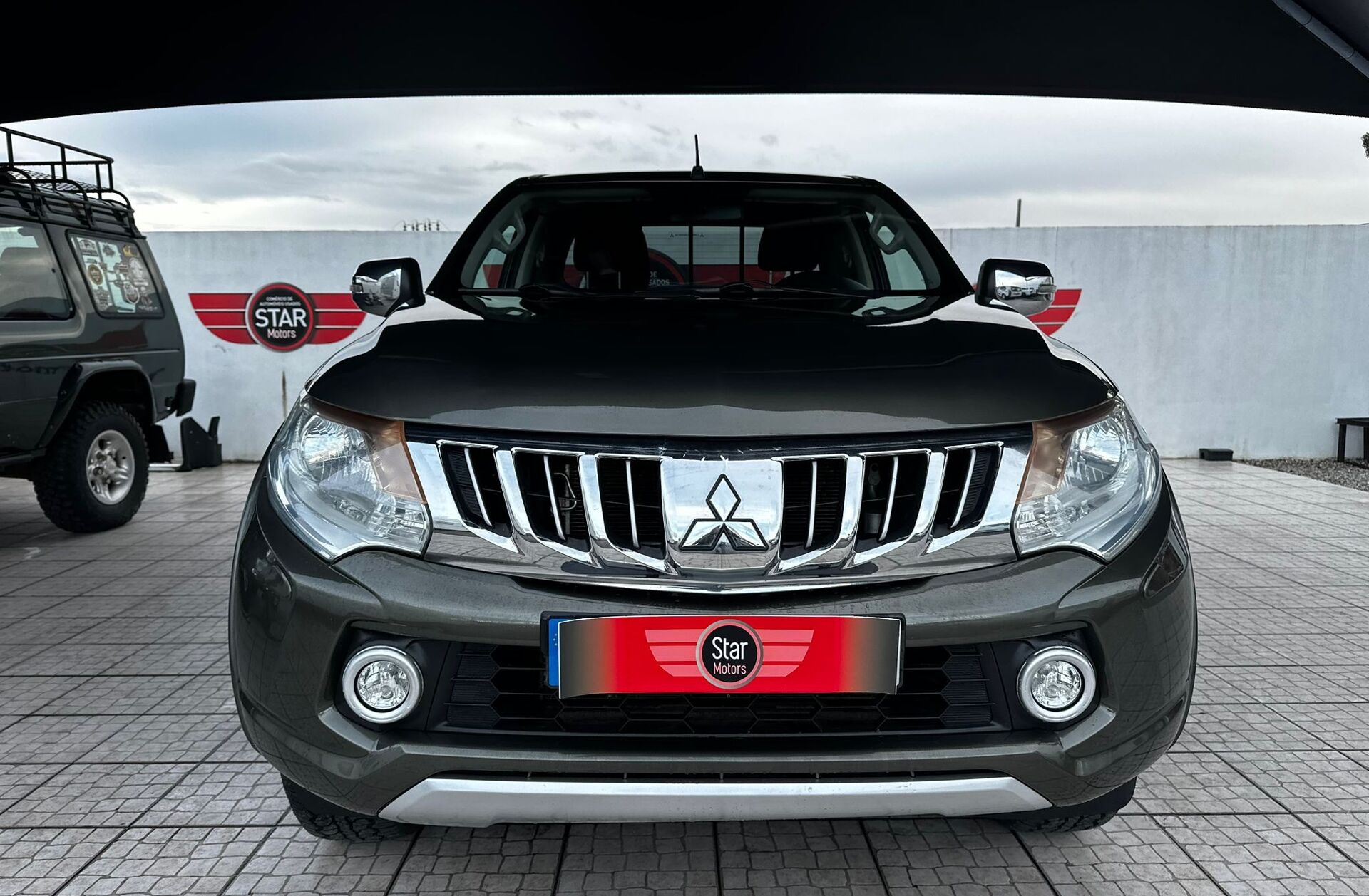 MITSUBISHI L 200 2.4 DI-D CD Invite 4WD