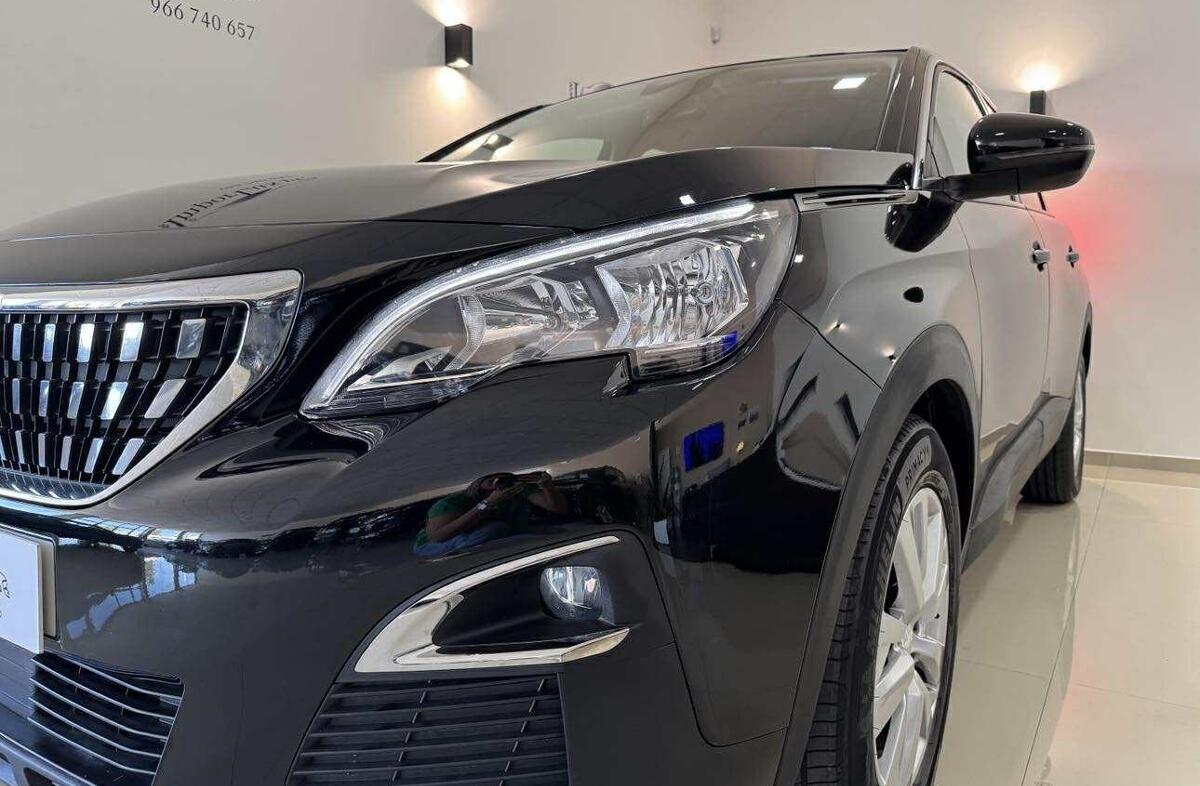 PEUGEOT 5008 1.5 BlueHDi Active