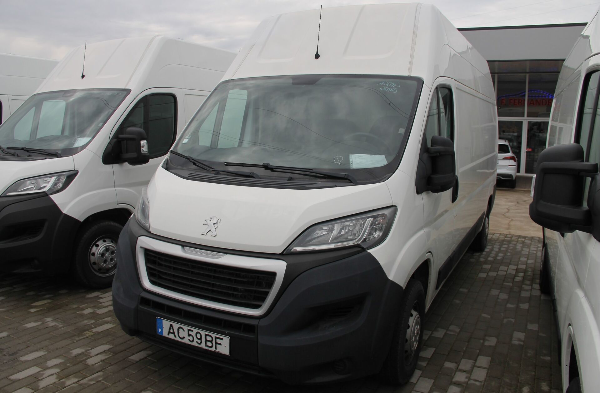 PEUGEOT Boxer 2.2 BlueHDi 330 L1H1 Premium