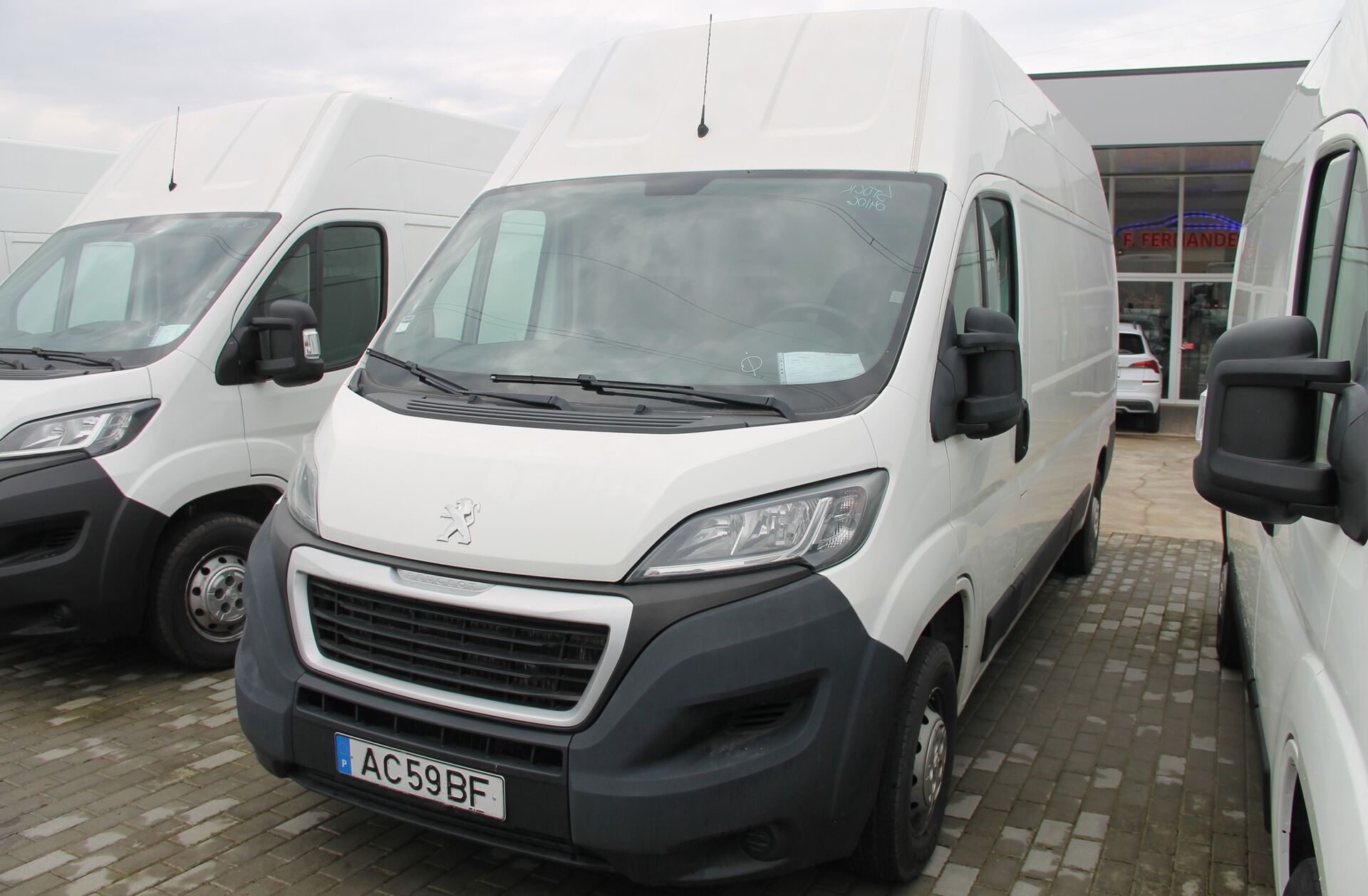 PEUGEOT Boxer 2.2 BlueHDi 330 L1H1 Premium