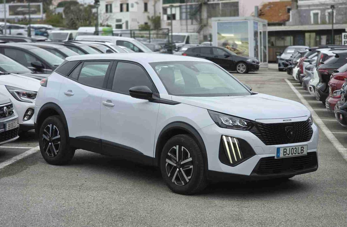 PEUGEOT 2008 1.2 PureTech Active