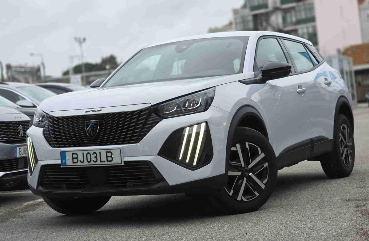 PEUGEOT 2008 1.2 PureTech Active