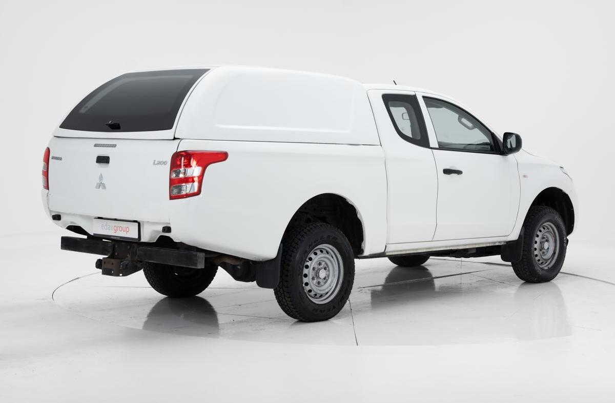 MITSUBISHI L 200 2.4 DI-D CD Invite 4WD