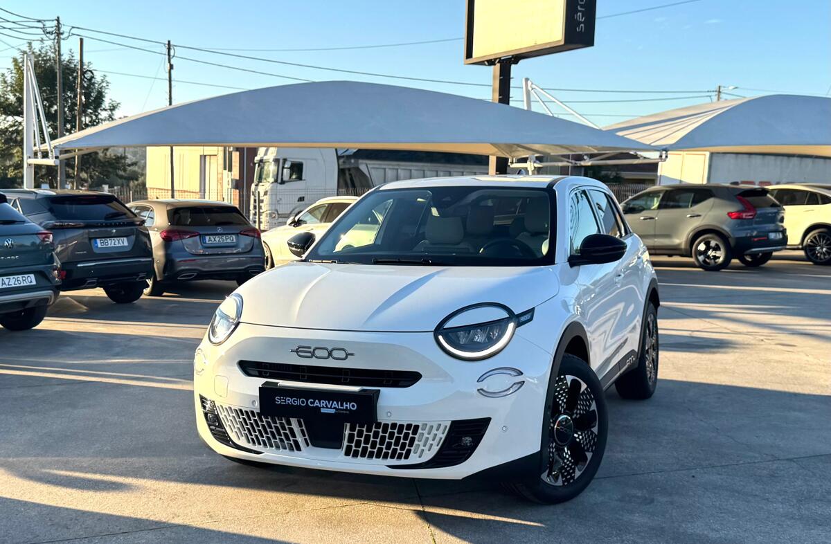 FIAT 600 1.2 Hybrid La Prima