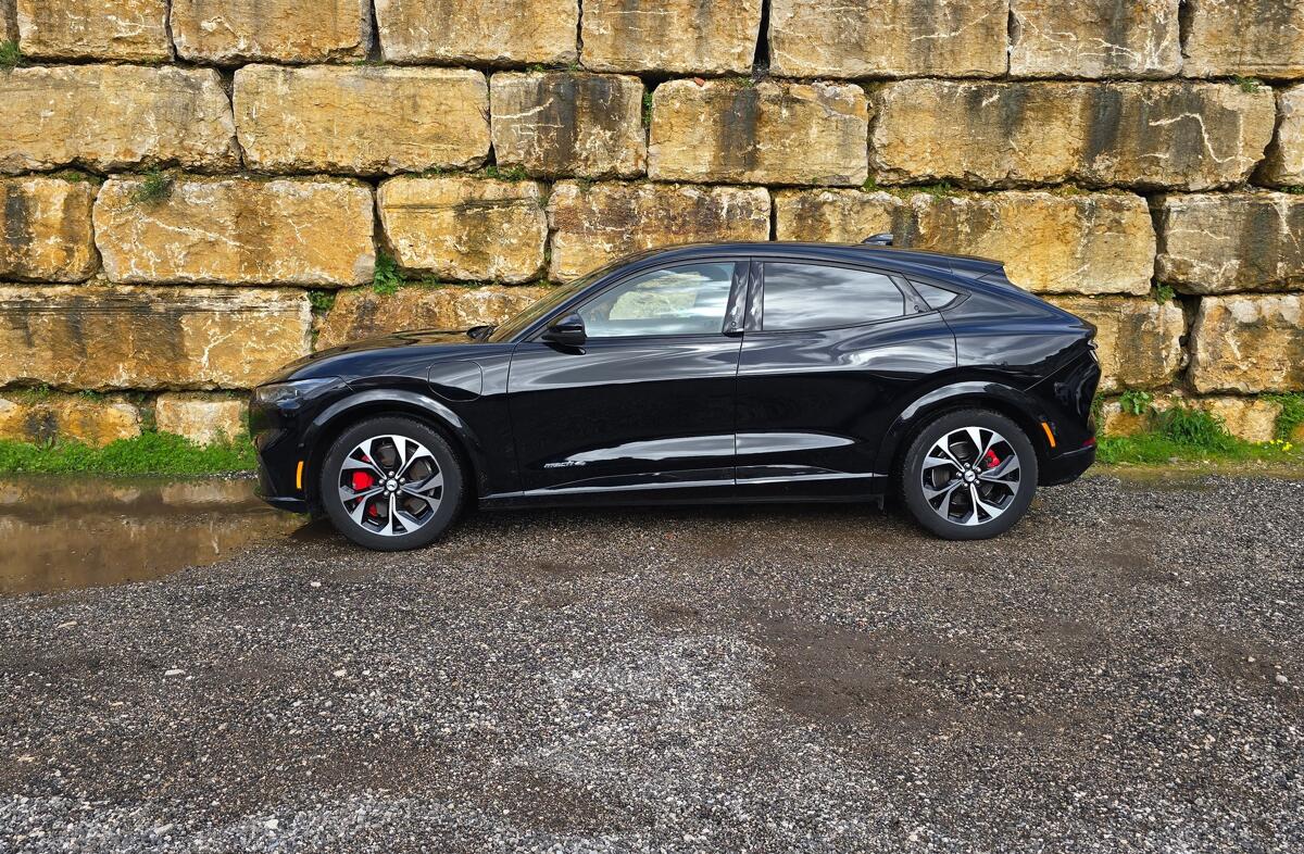 FORD Mustang Mach-E Standard AWD