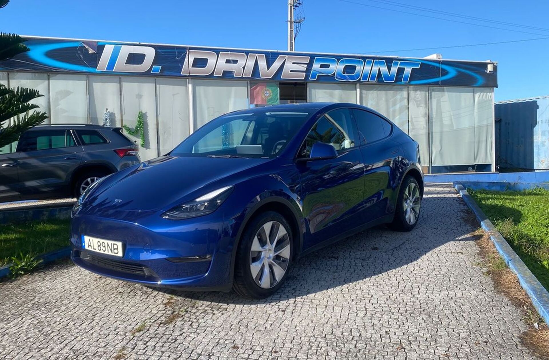 TESLA Model Y Long Range Tração Integral