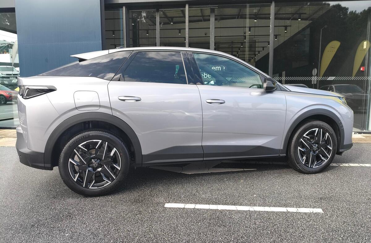 PEUGEOT 3008 1.2 Hybrid Allure e-DCS6