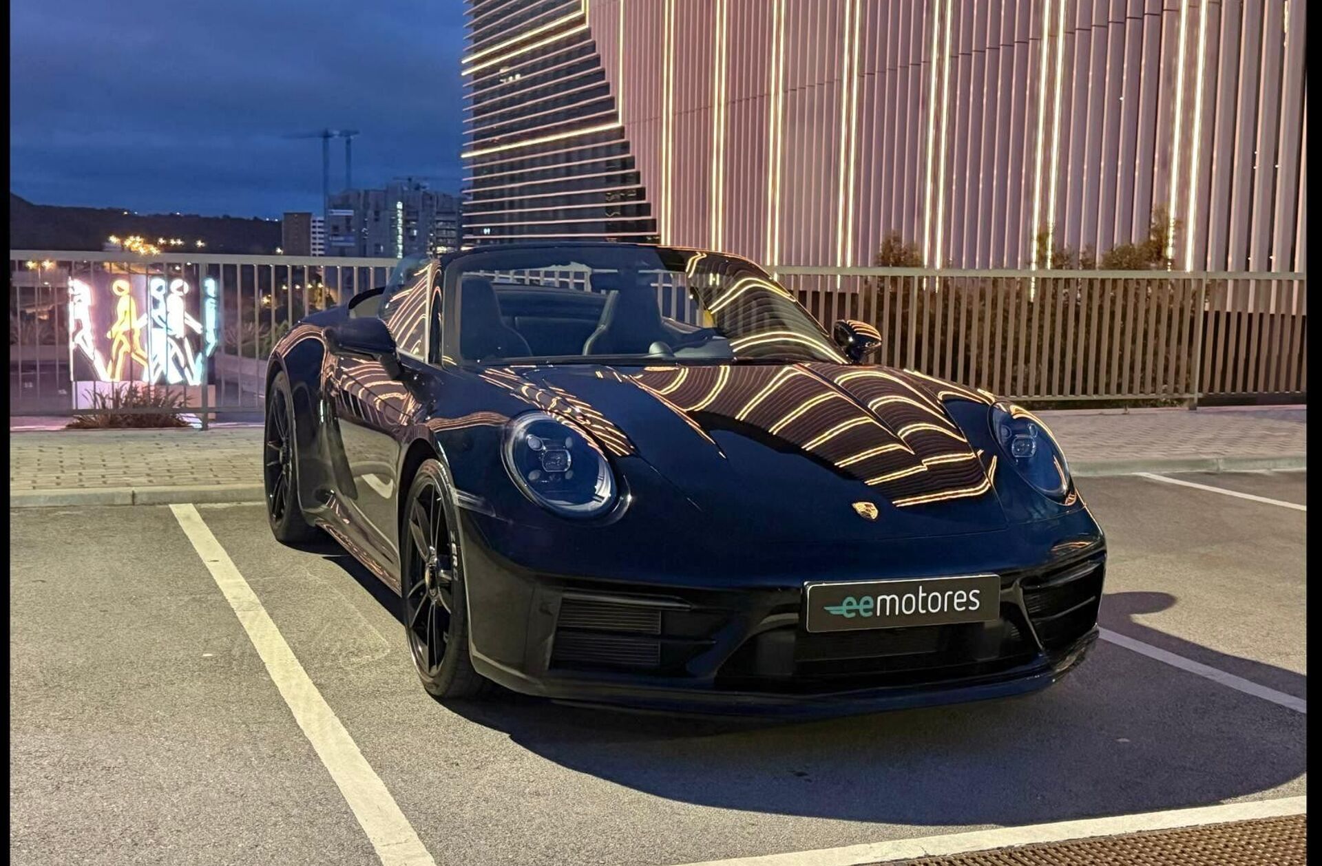PORSCHE 911 Carrera GTS
