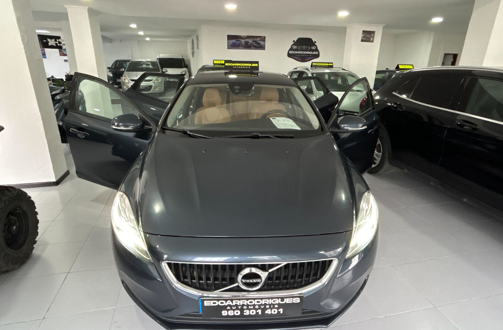 VOLVO V40 2.0