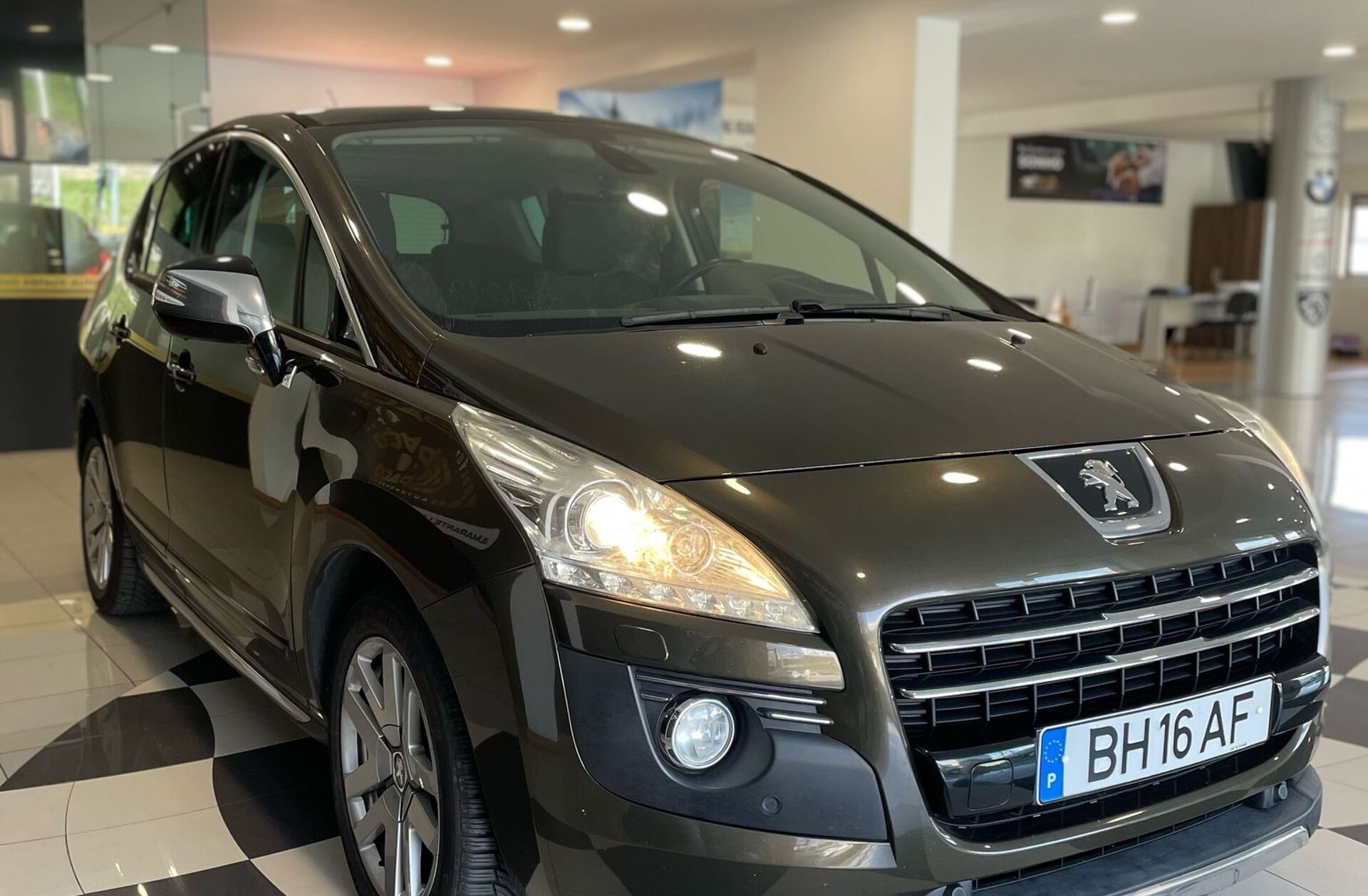 PEUGEOT 3008 2.0 HDi Hybrid4