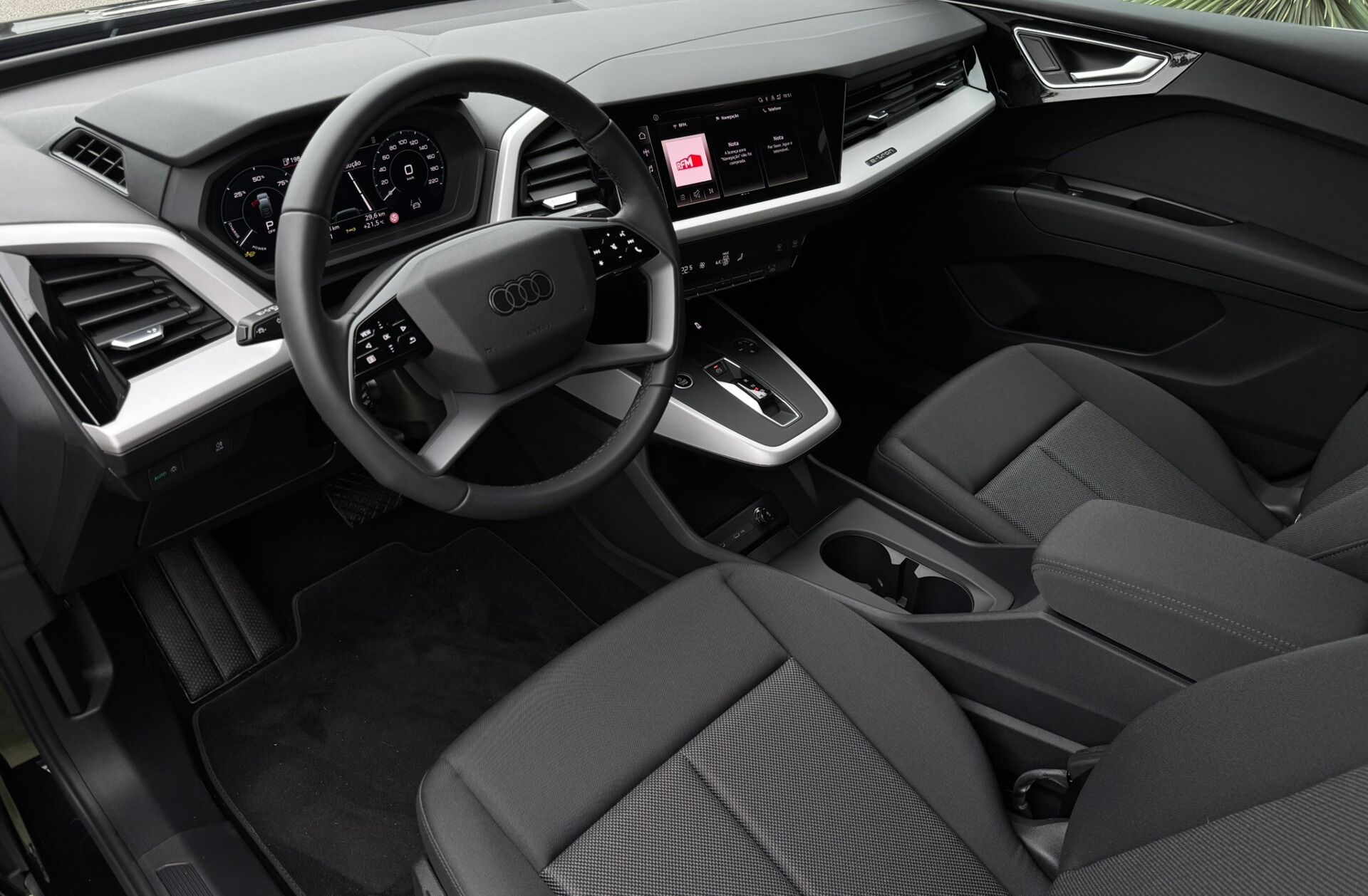 AUDI Q4 45 quattro 82 kWh