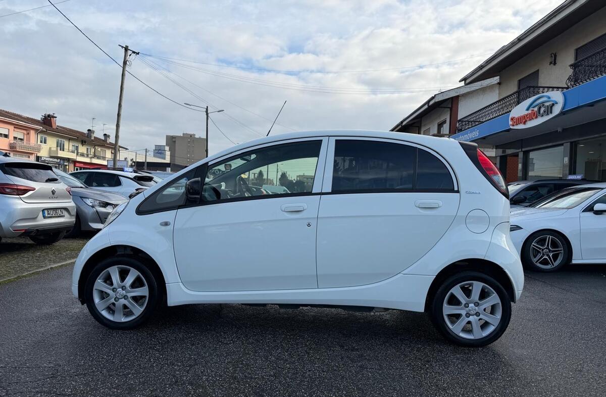PEUGEOT iOn iOn