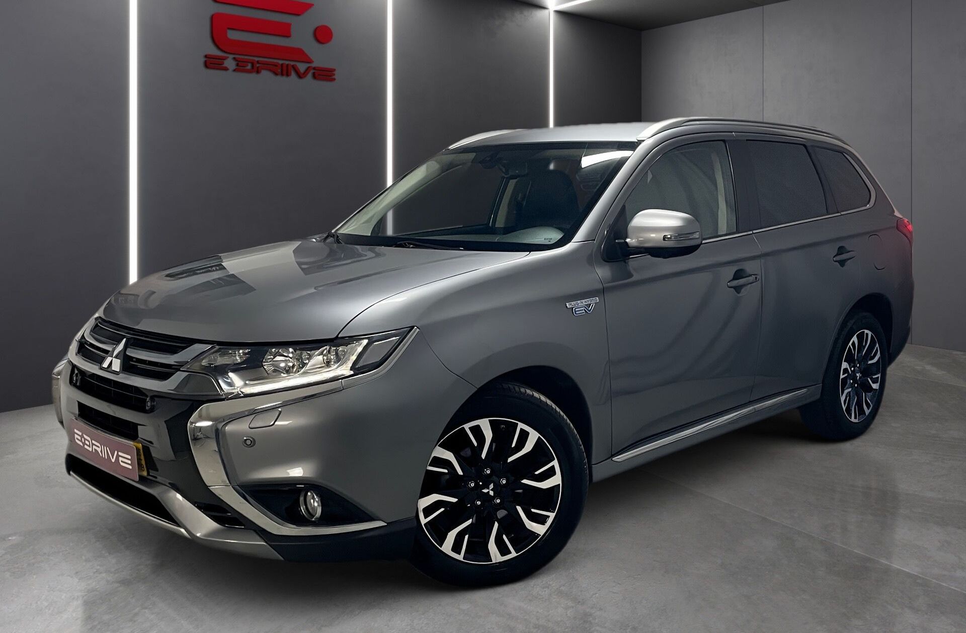 MITSUBISHI Outlander 2.0 PHEV Intense Navi