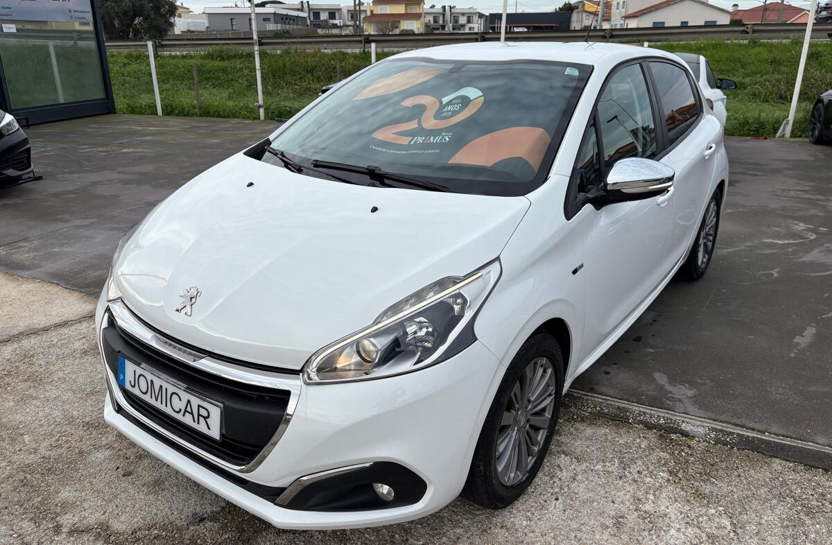 PEUGEOT 208 1.2 PureTech Style