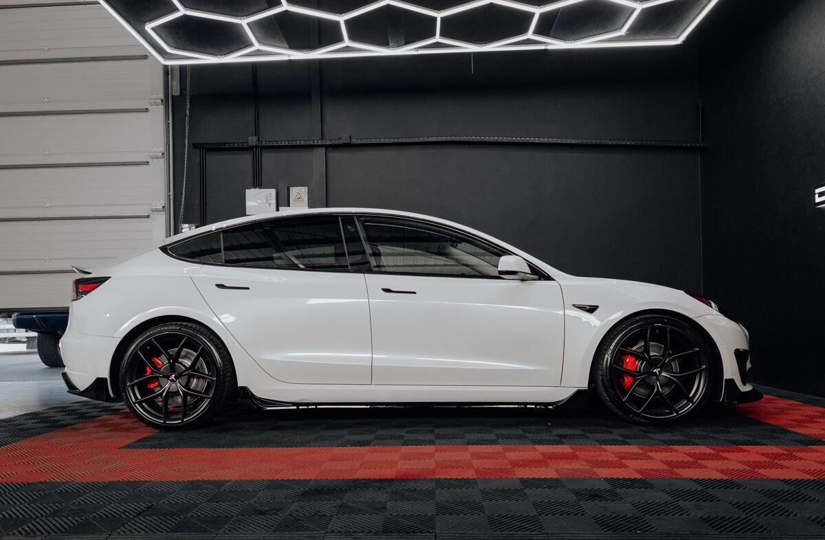 TESLA Model 3 Standard Range Plus RWD