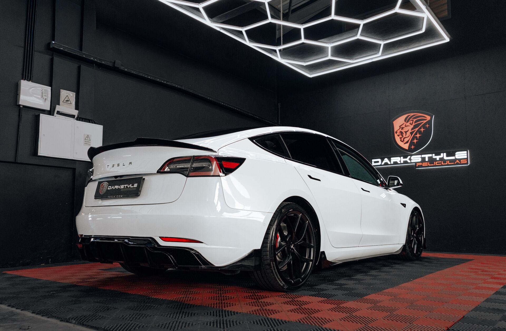 TESLA Model 3 Standard Range Plus RWD