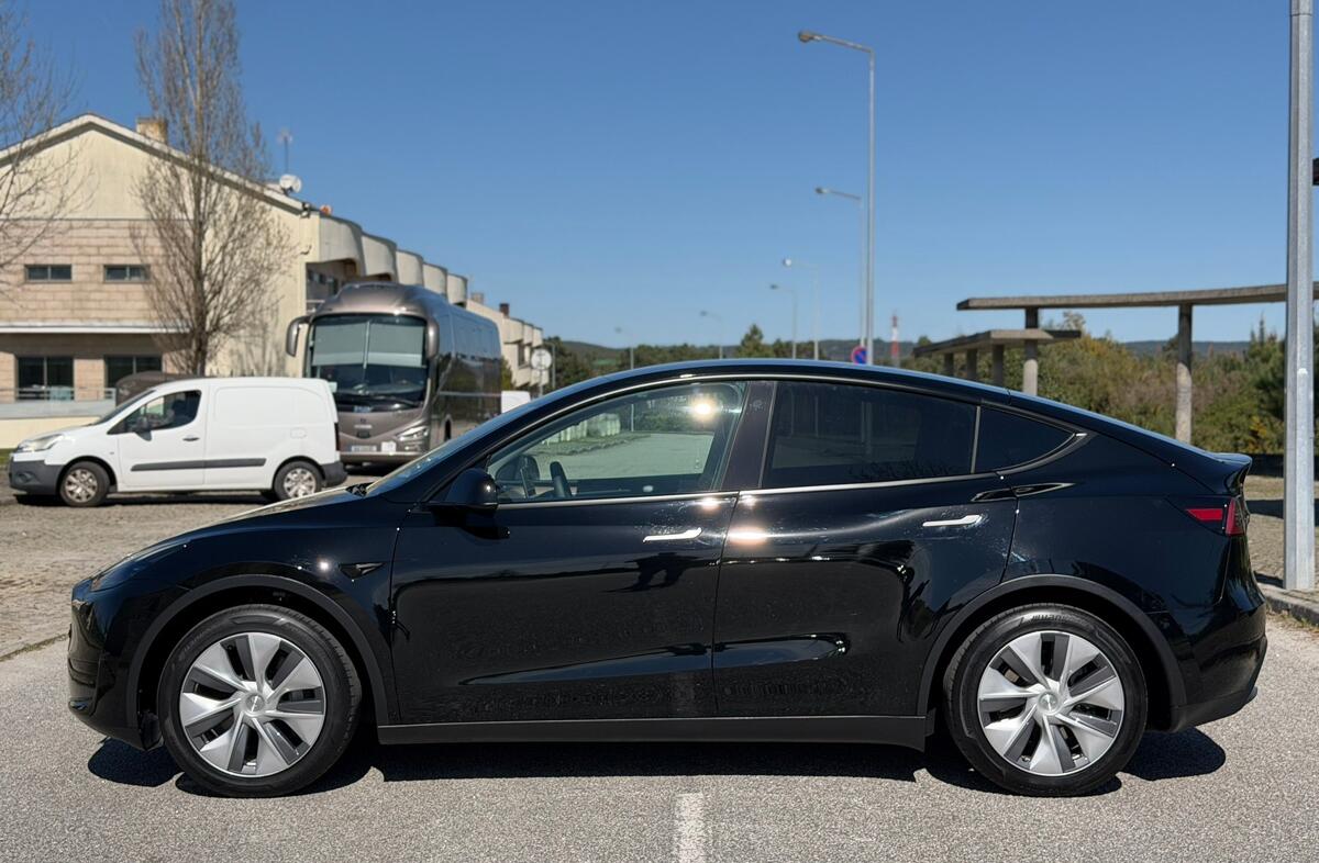 TESLA Model Y Tração Traseira