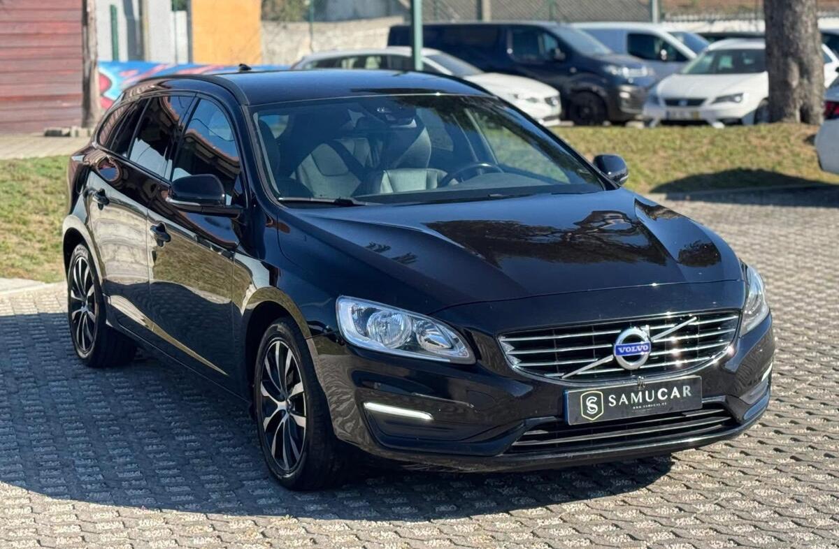 VOLVO V60 2.0 D2 R-Design