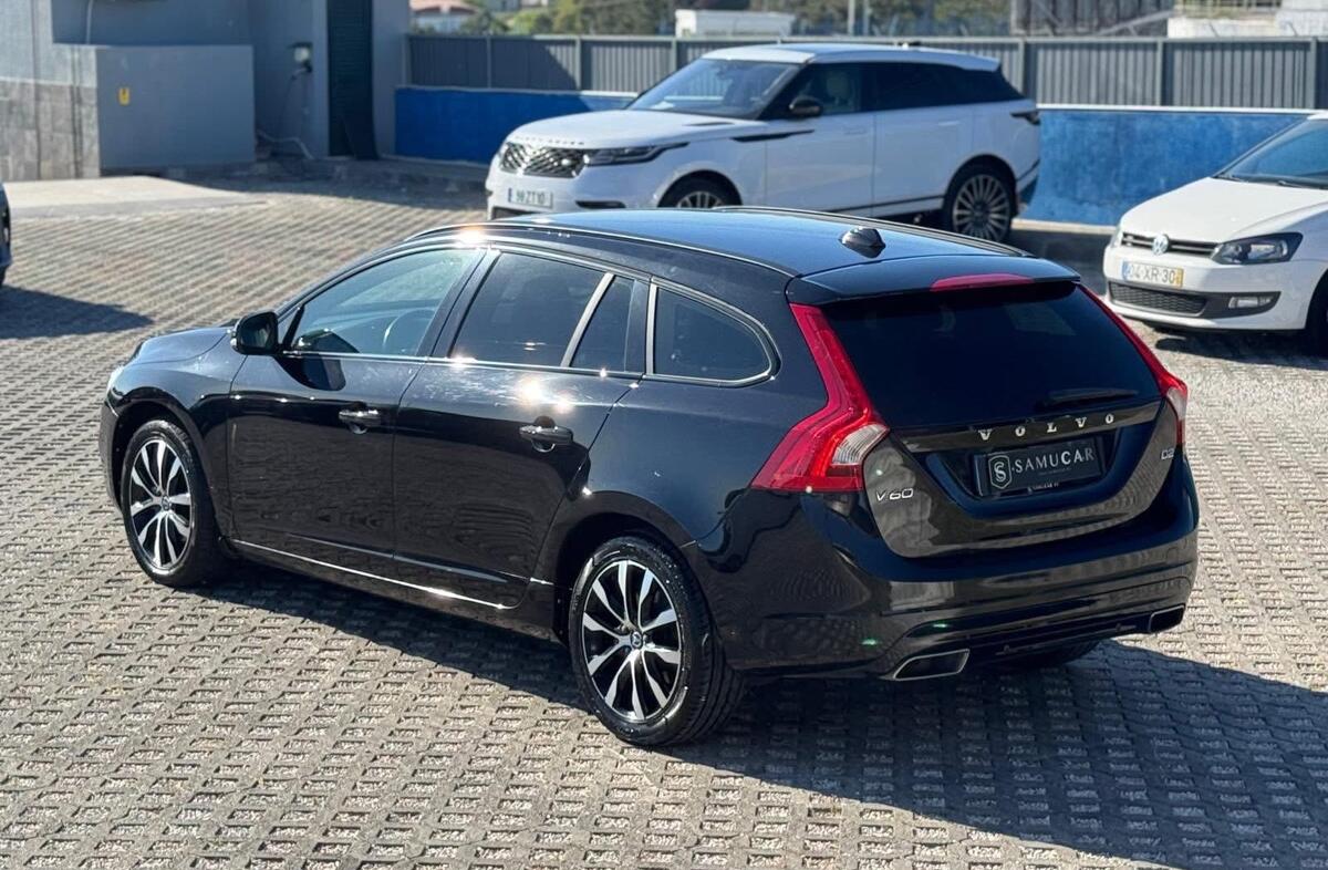 VOLVO V60 2.0 D2 R-Design