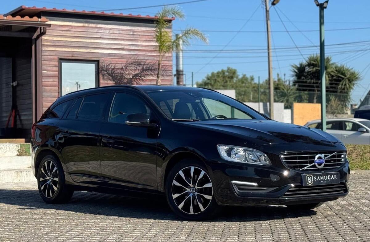 VOLVO V60 2.0 D2 R-Design