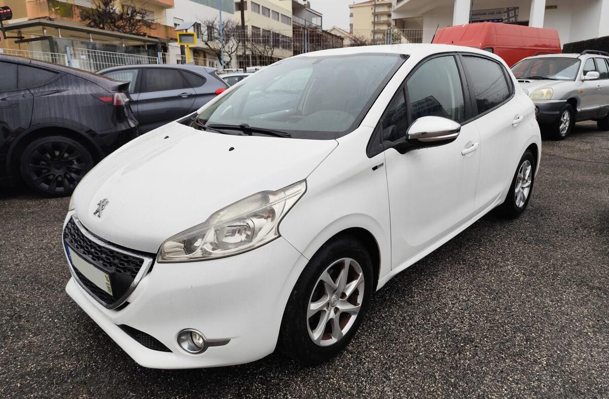 PEUGEOT 208 1.2 VTi SE Style