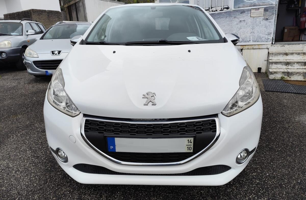 PEUGEOT 208 1.2 VTi SE Style