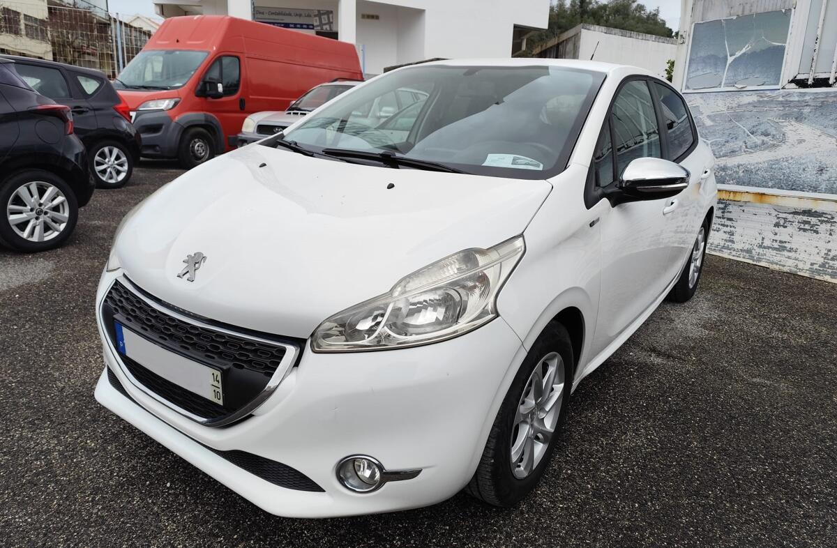 PEUGEOT 208 1.2 VTi SE Style